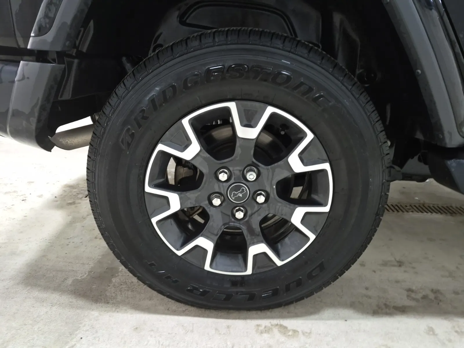Right Rear Wheel/Tire Photo