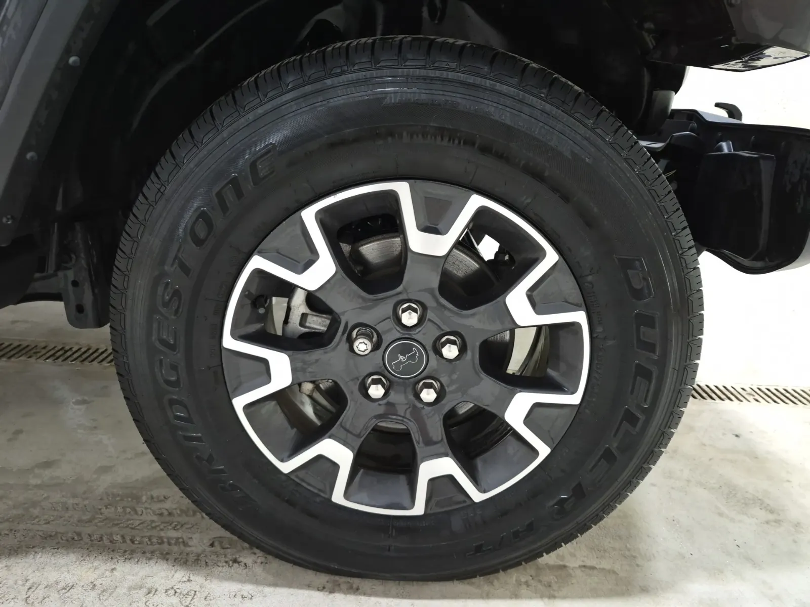 Right Front Wheel/Tire Photo