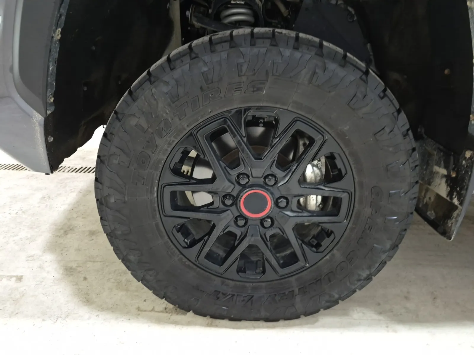 Front driver wheel/tire photo