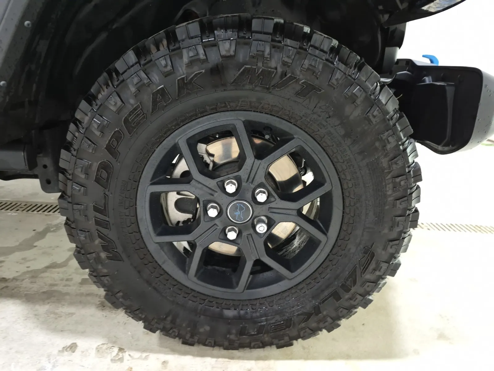 Right Front Wheel/Tire Photo