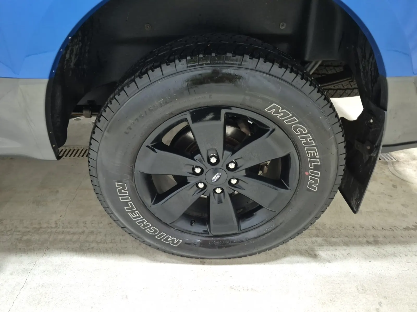 Left Rear Wheel/Tire Photo