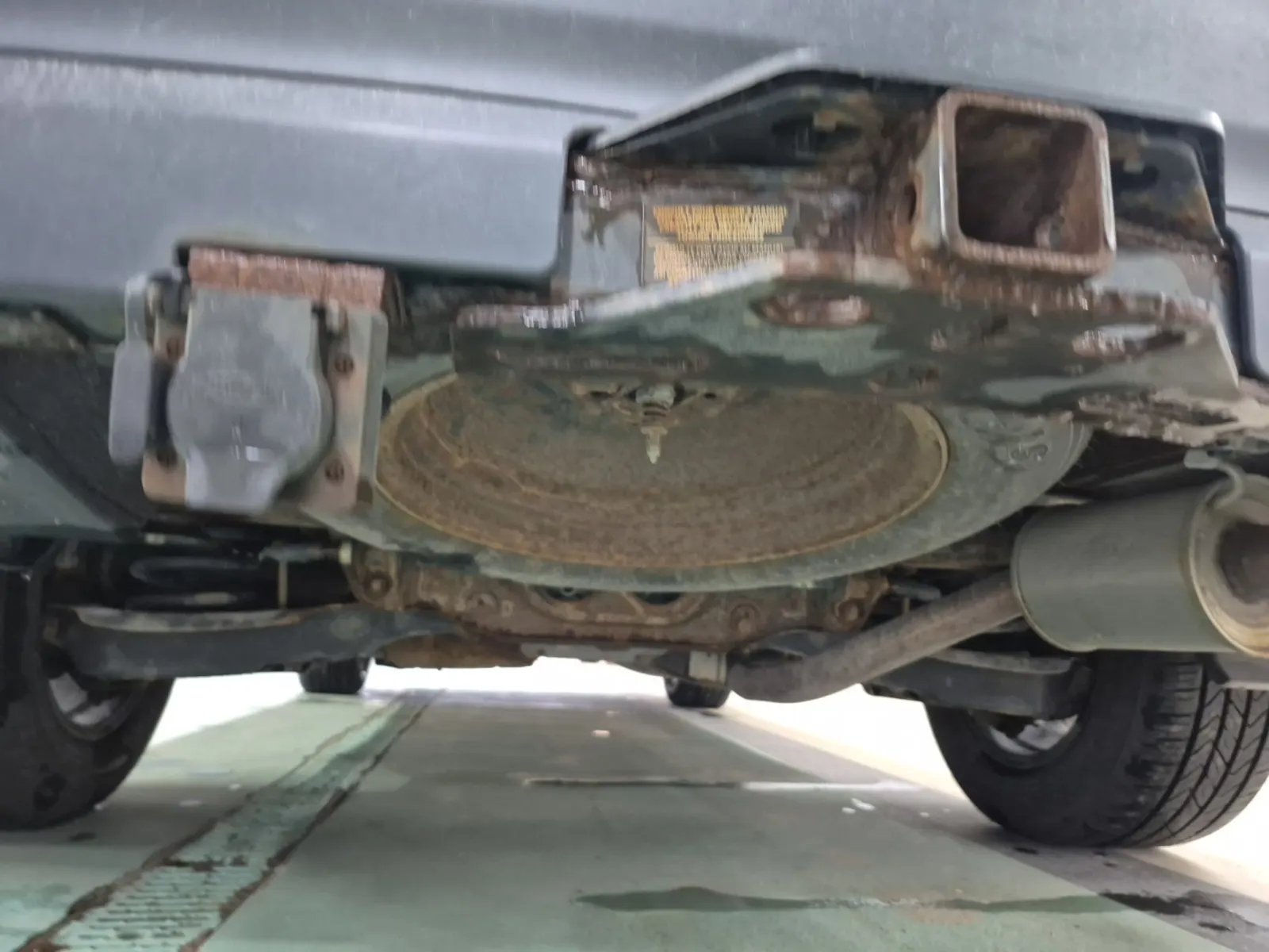 Undercarriage - Rear Photo