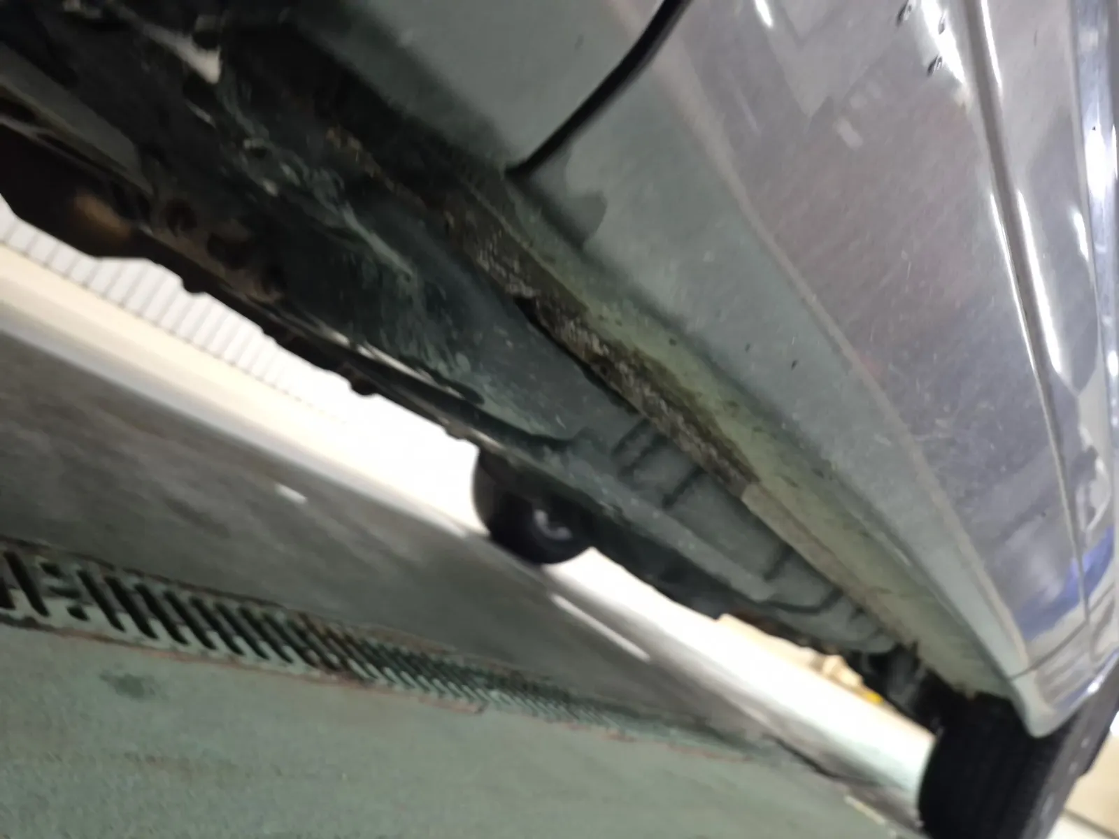 Undercarriage - Driver Photo