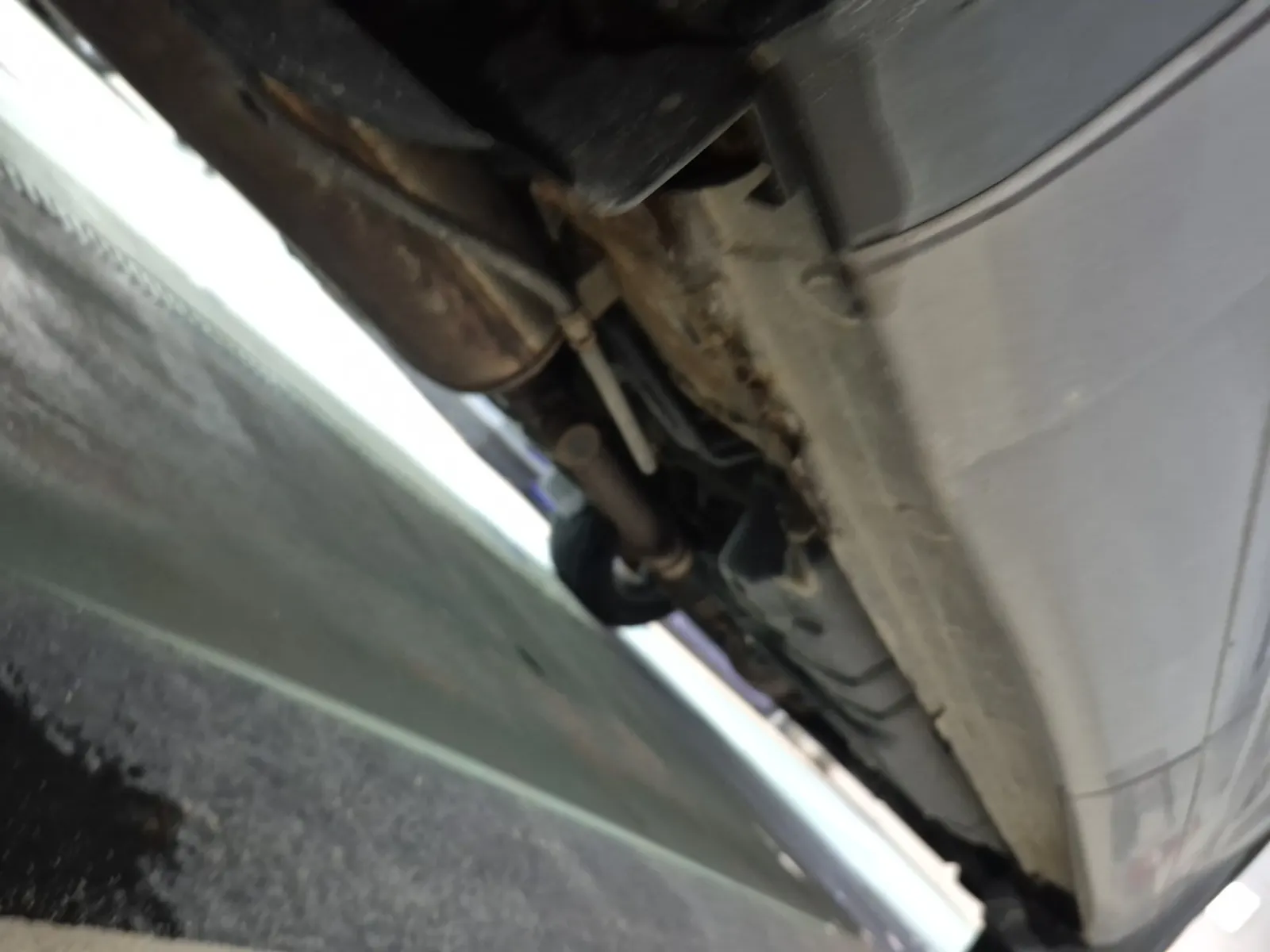 Undercarriage - Passenger Photo