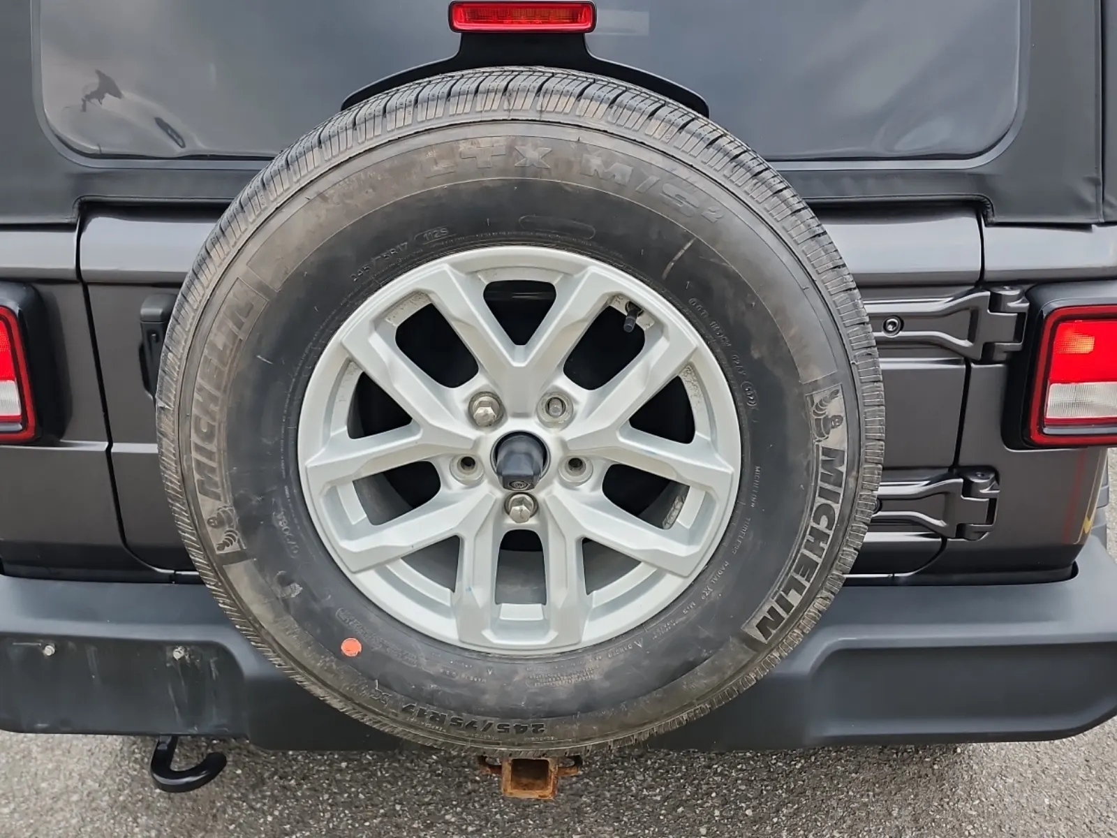 Spare Tire & Wheel Photo