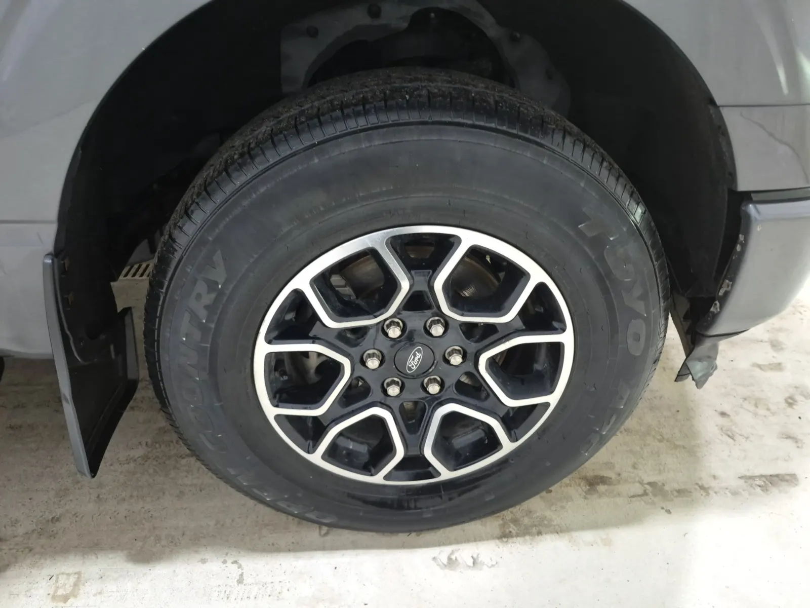 Right Front Wheel/Tire Photo