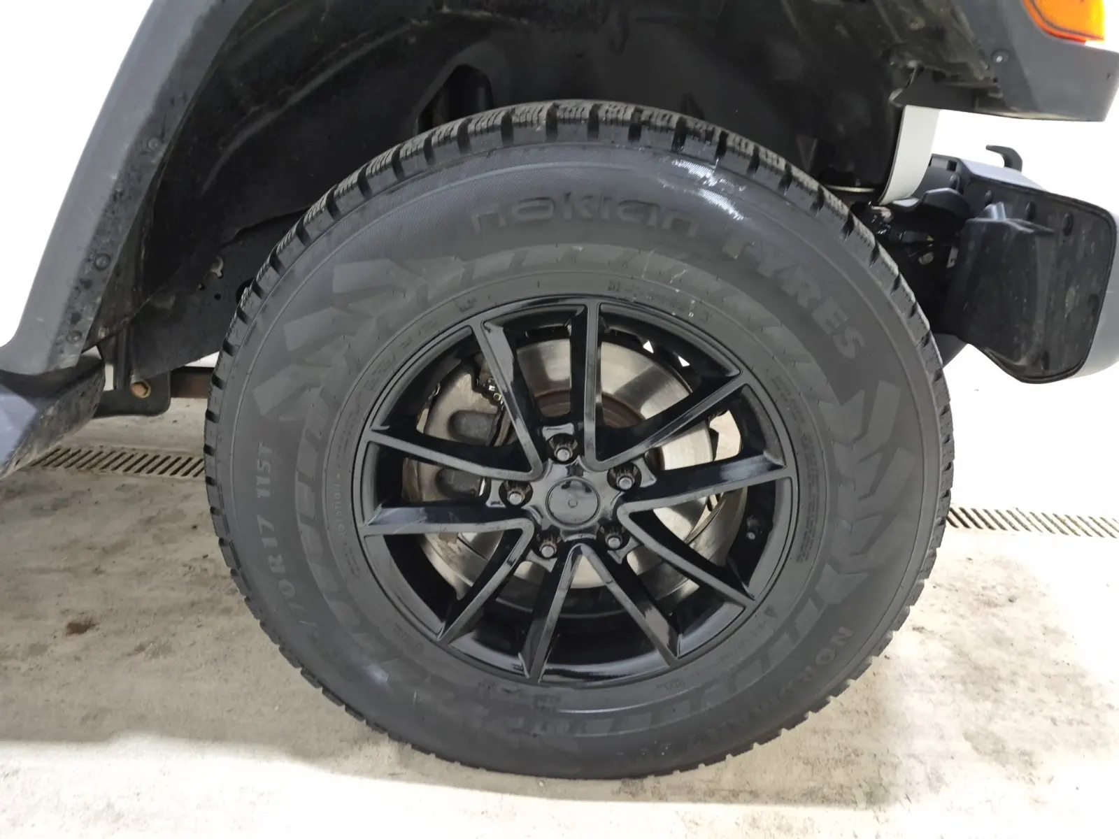 Right Front Wheel/Tire Photo