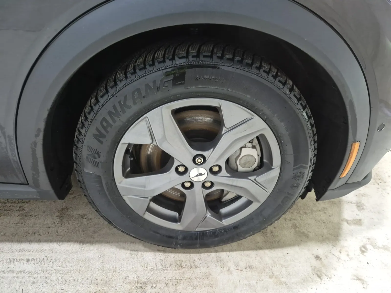 Right Front Wheel/Tire Photo