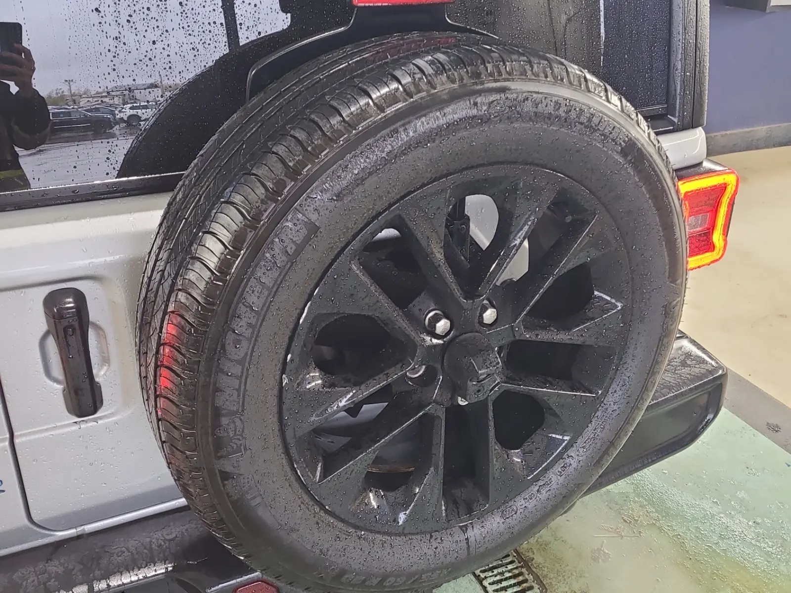 Spare Tire & Wheel Photo