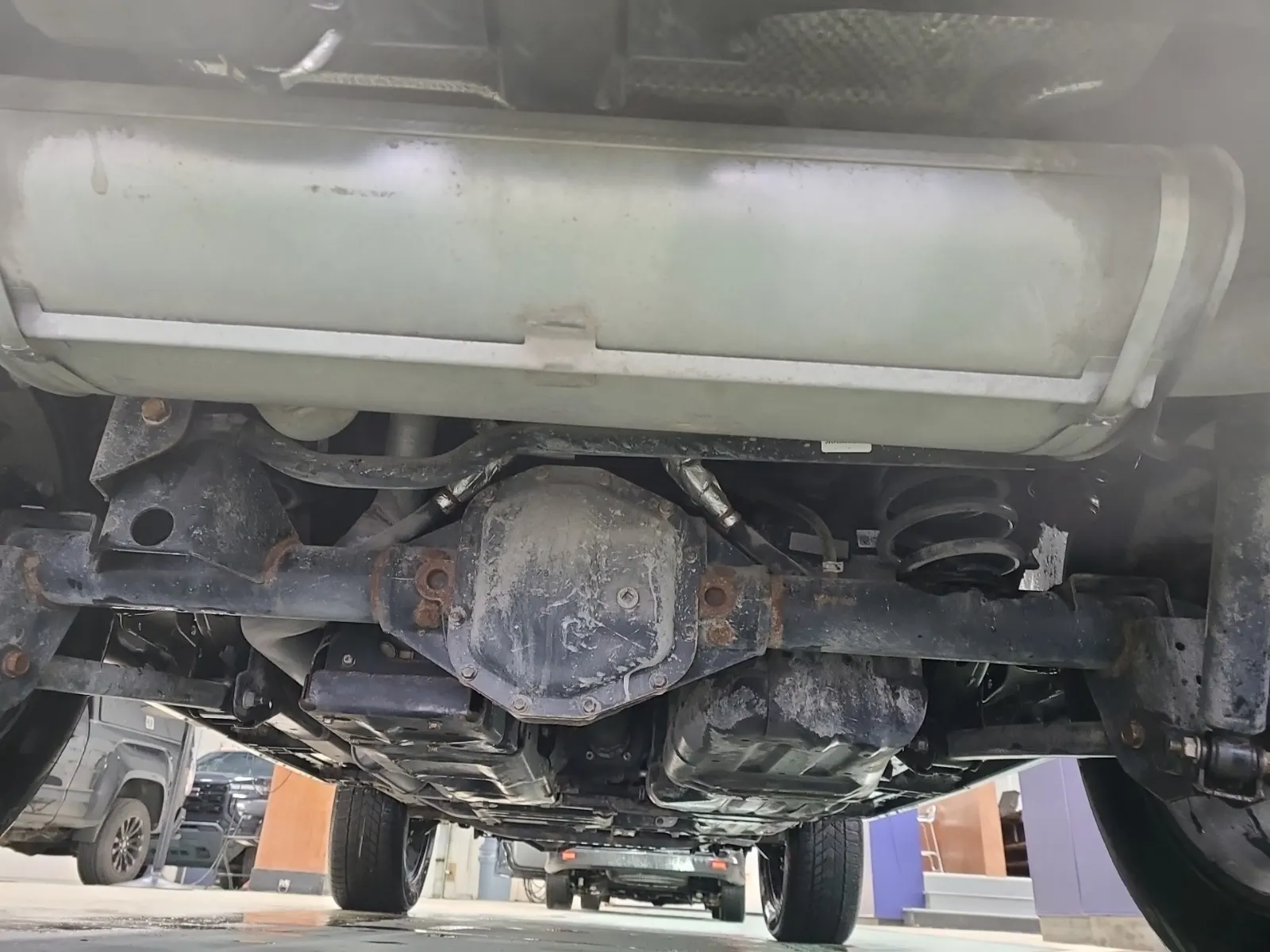 Undercarriage - Rear Photo