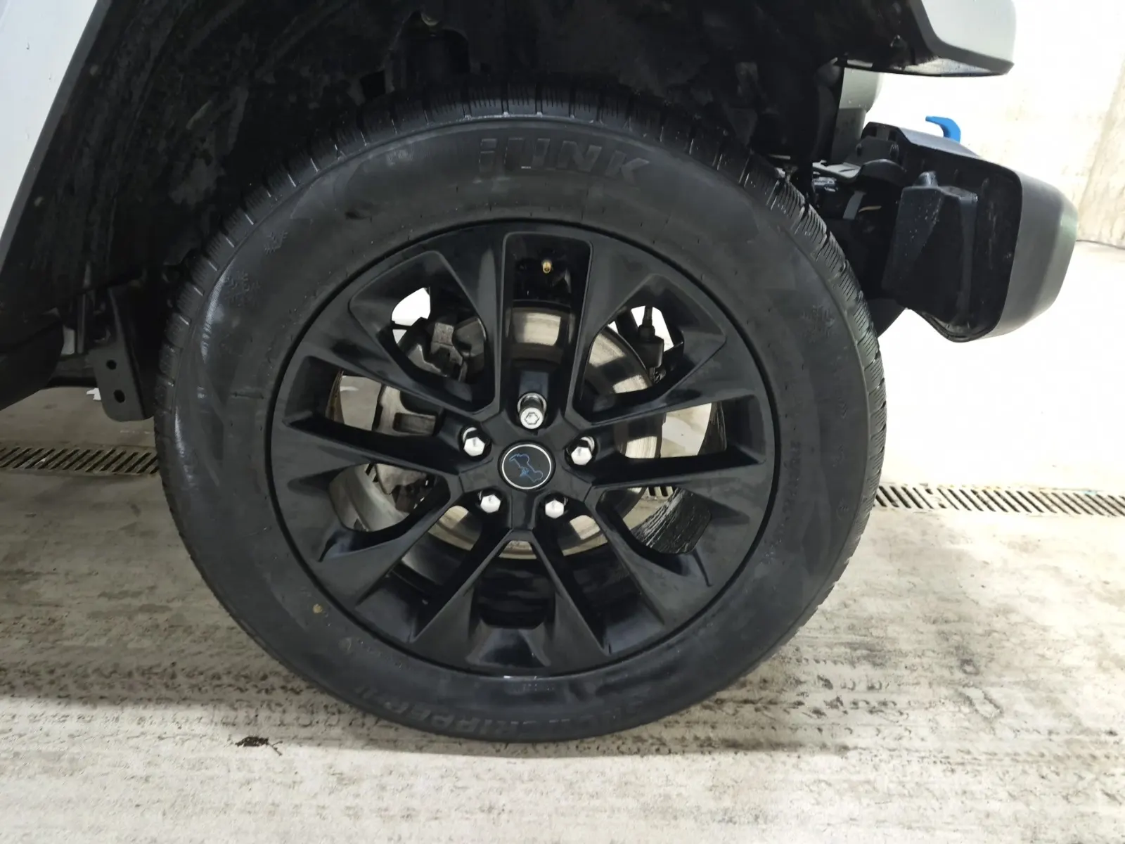 Right Front Wheel/Tire Photo