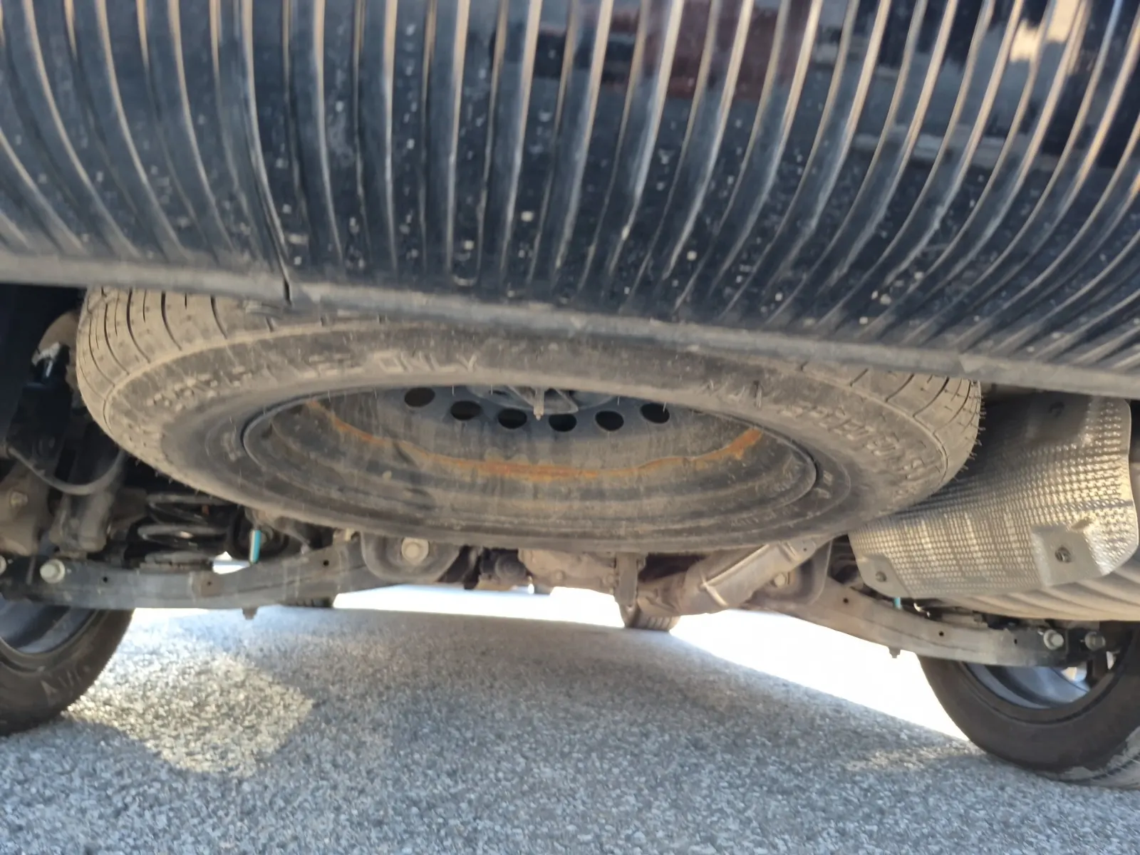 Undercarriage - Rear Photo