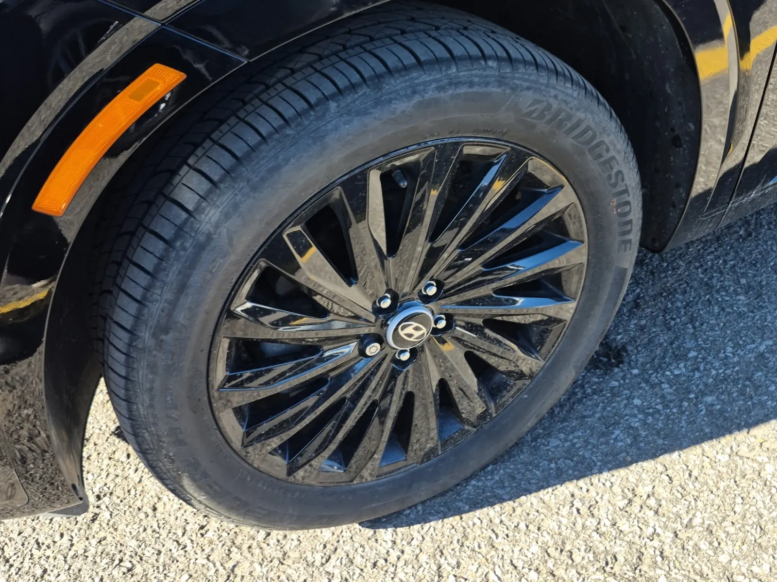 Front driver wheel/tire photo