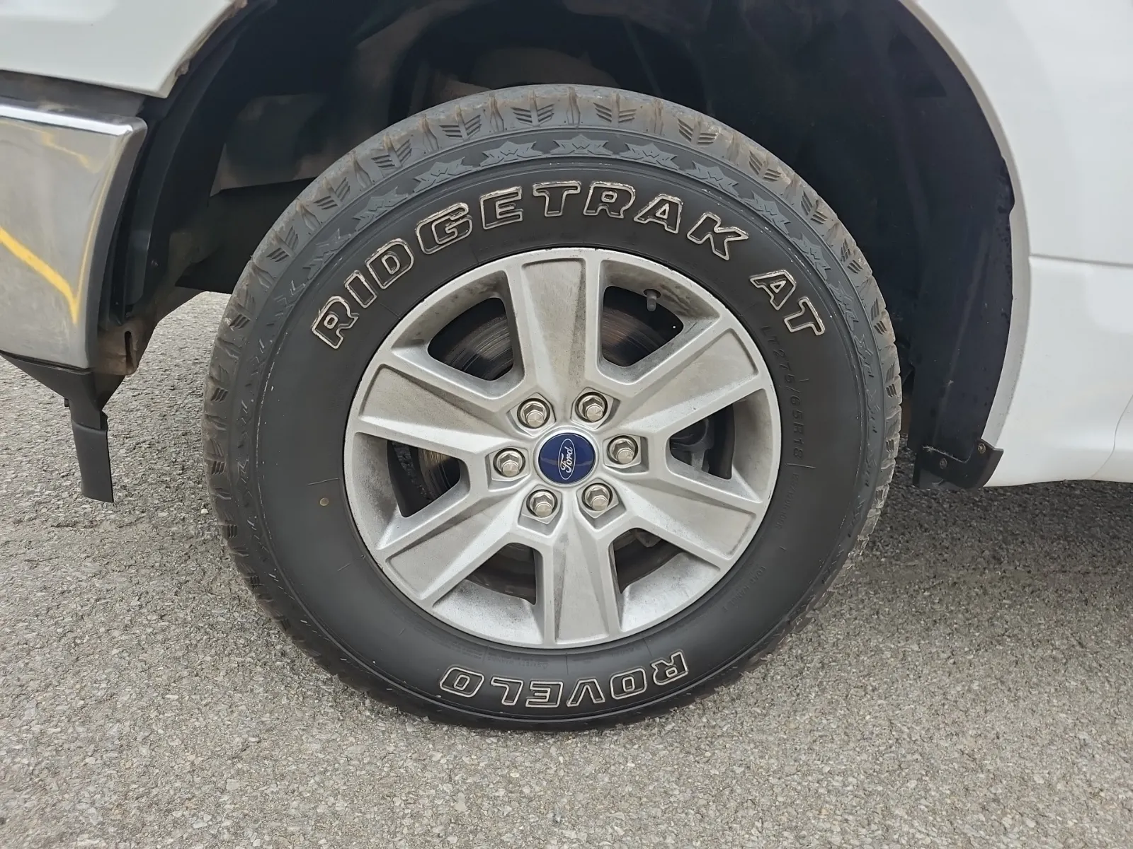 Front driver wheel/tire photo