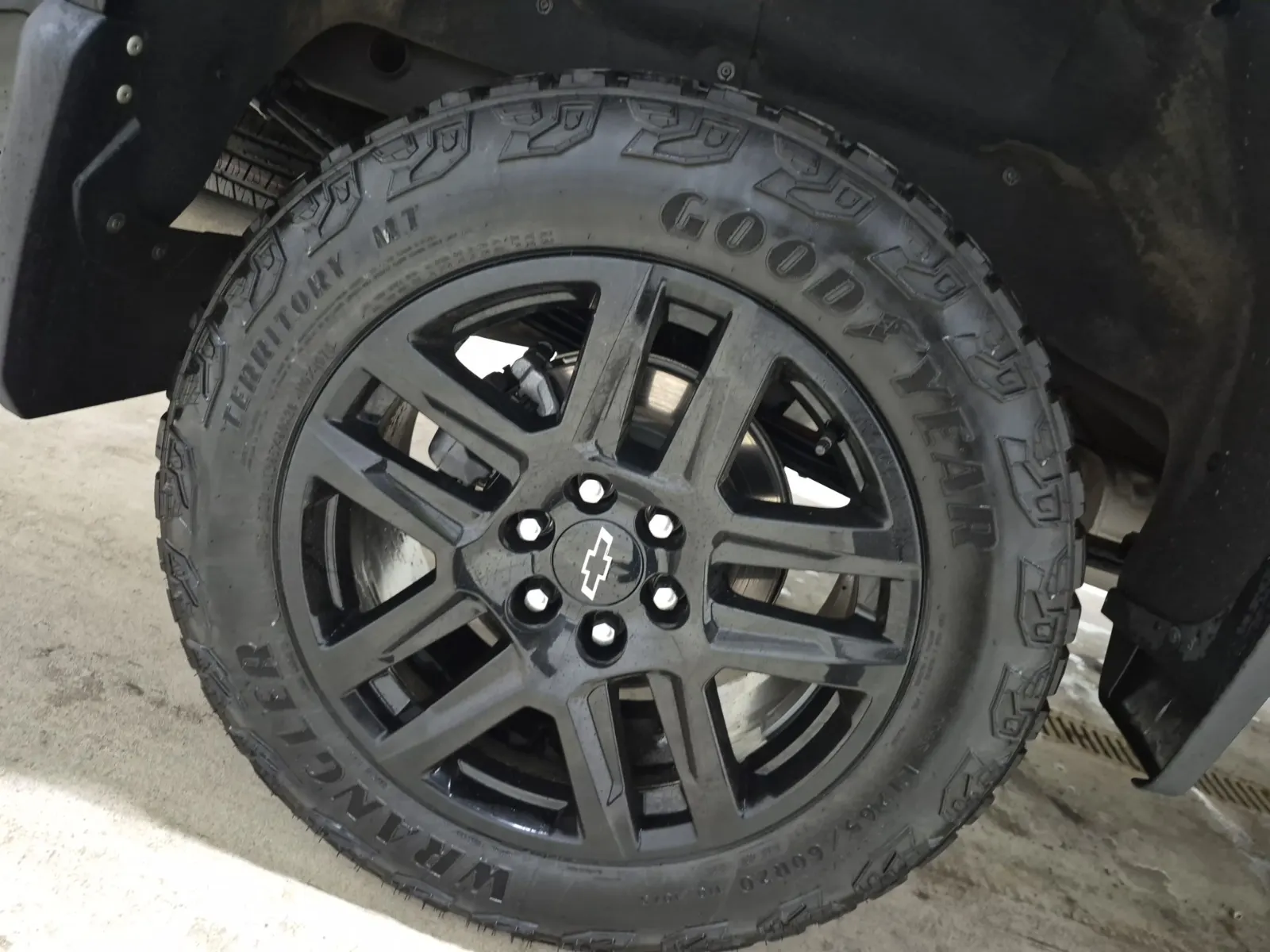 Right Rear Wheel/Tire Photo
