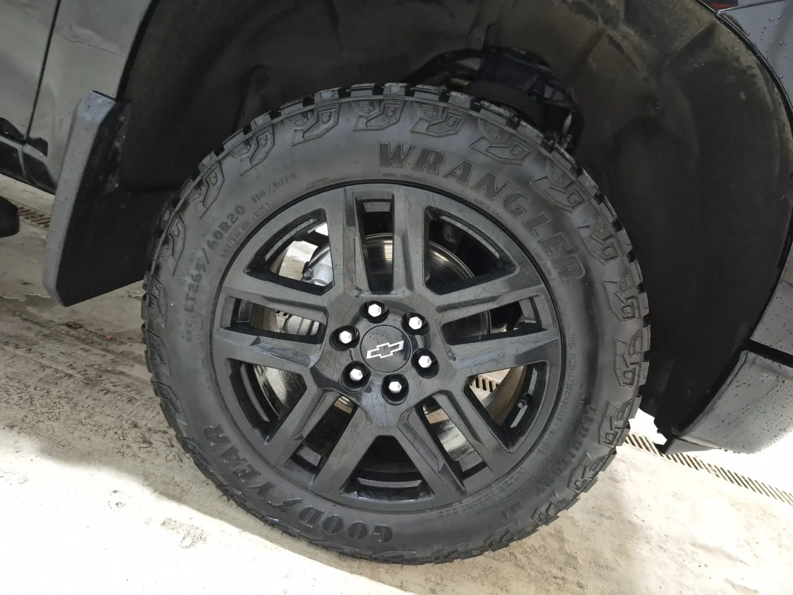 Right Front Wheel/Tire Photo