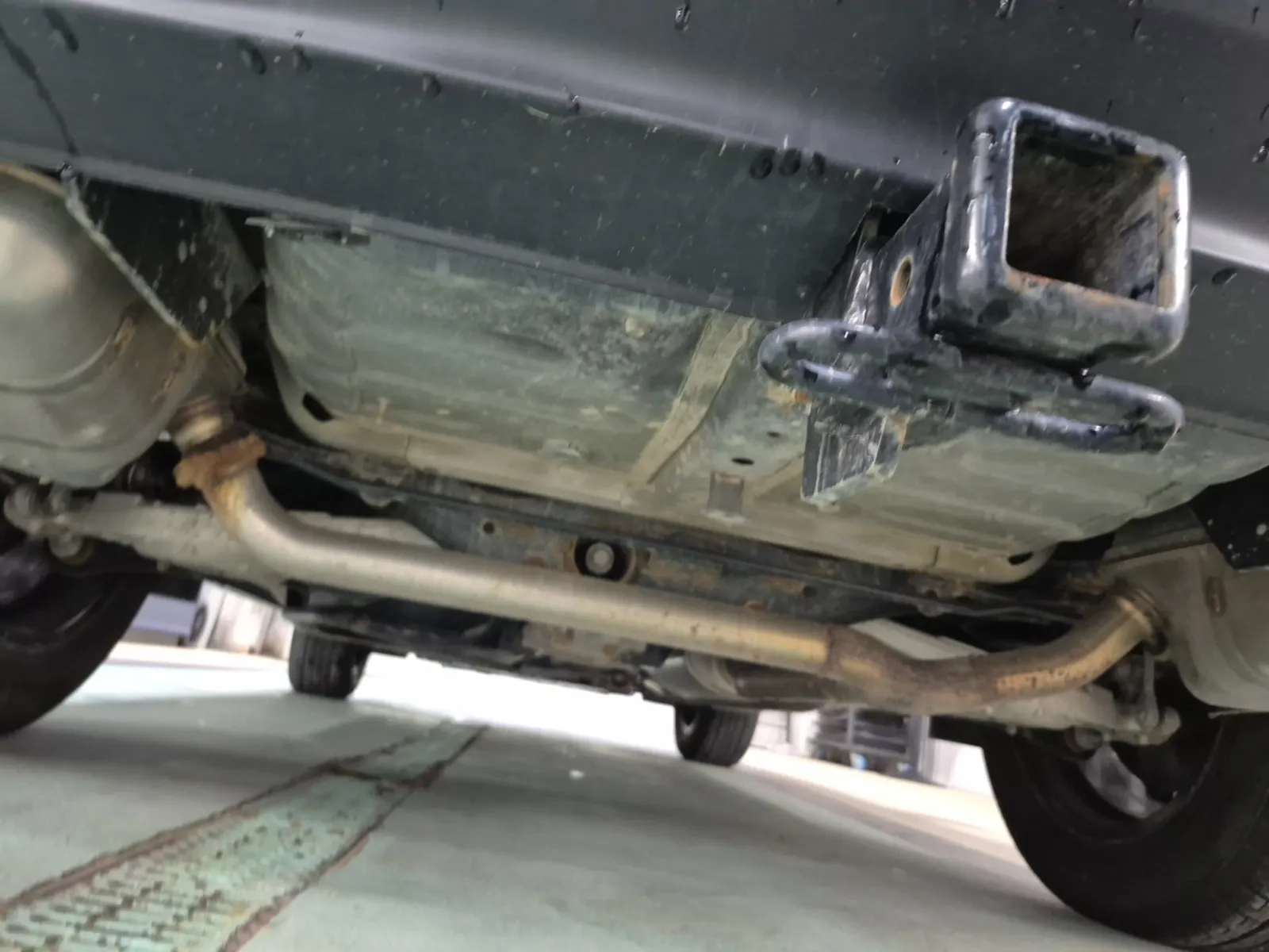 Undercarriage - Rear Photo