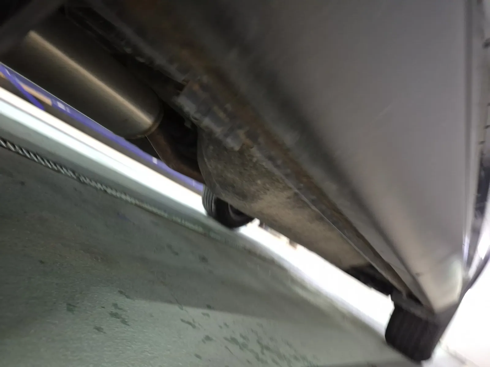 Undercarriage - Passenger Photo