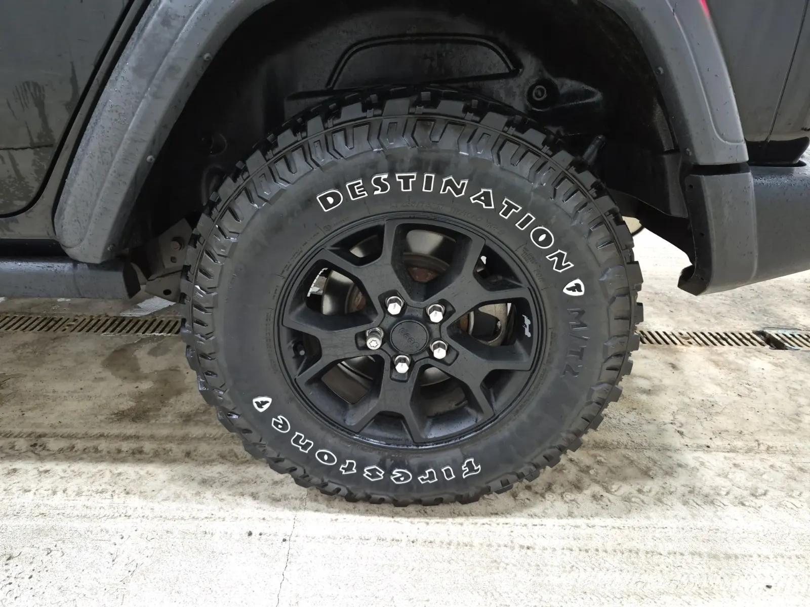 Left Rear Wheel/Tire Photo