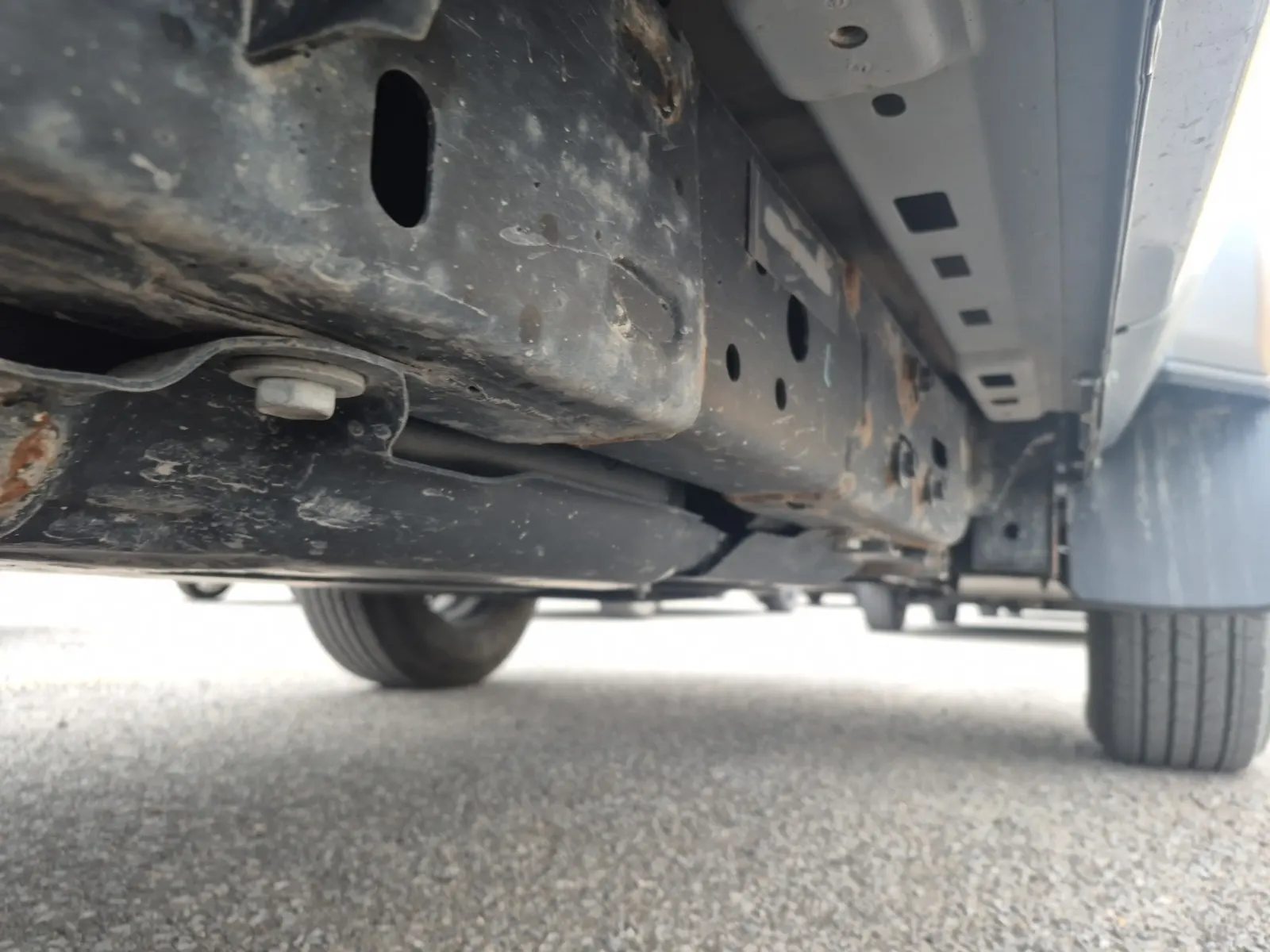 Undercarriage - Passenger Photo
