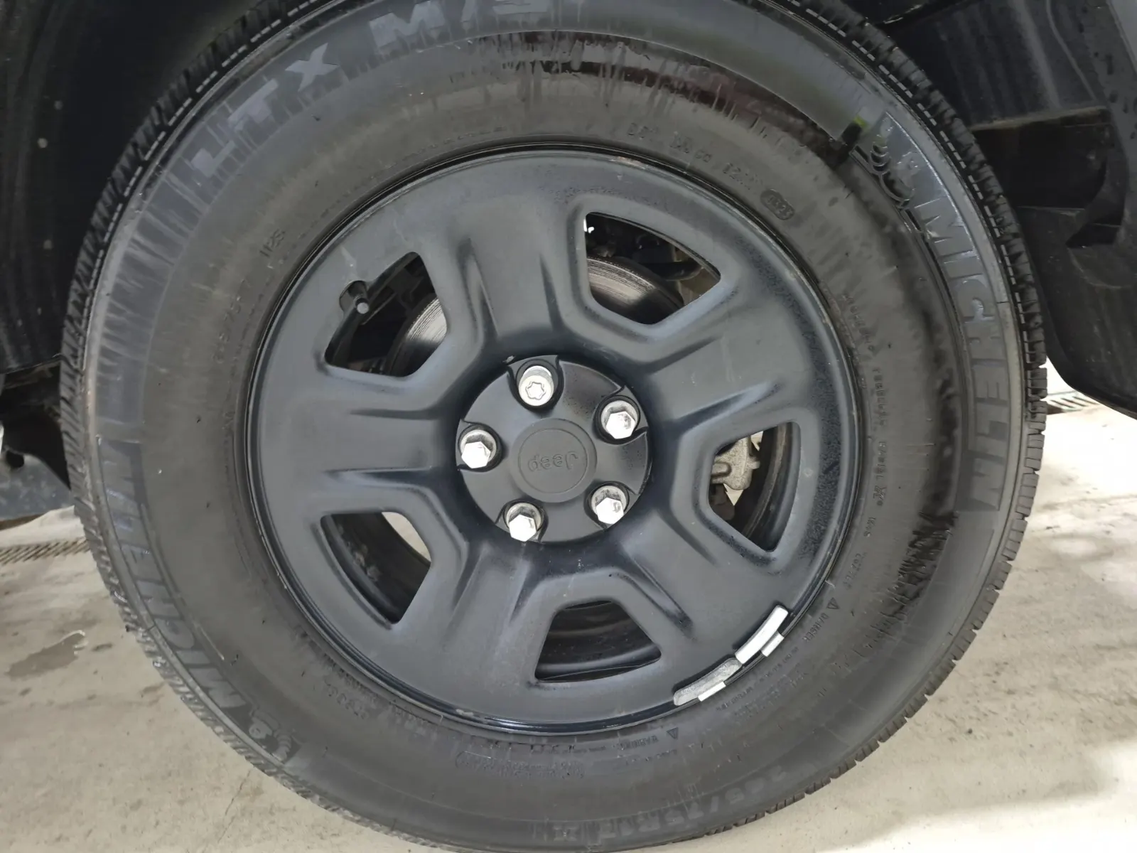 Left Rear Wheel/Tire Photo