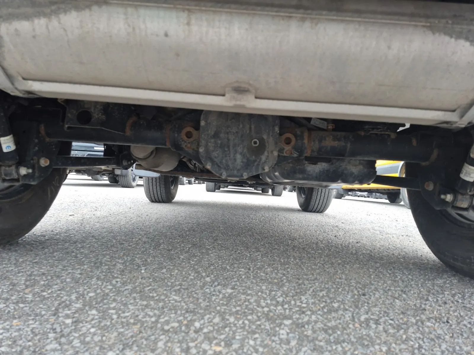 Undercarriage - Rear Photo
