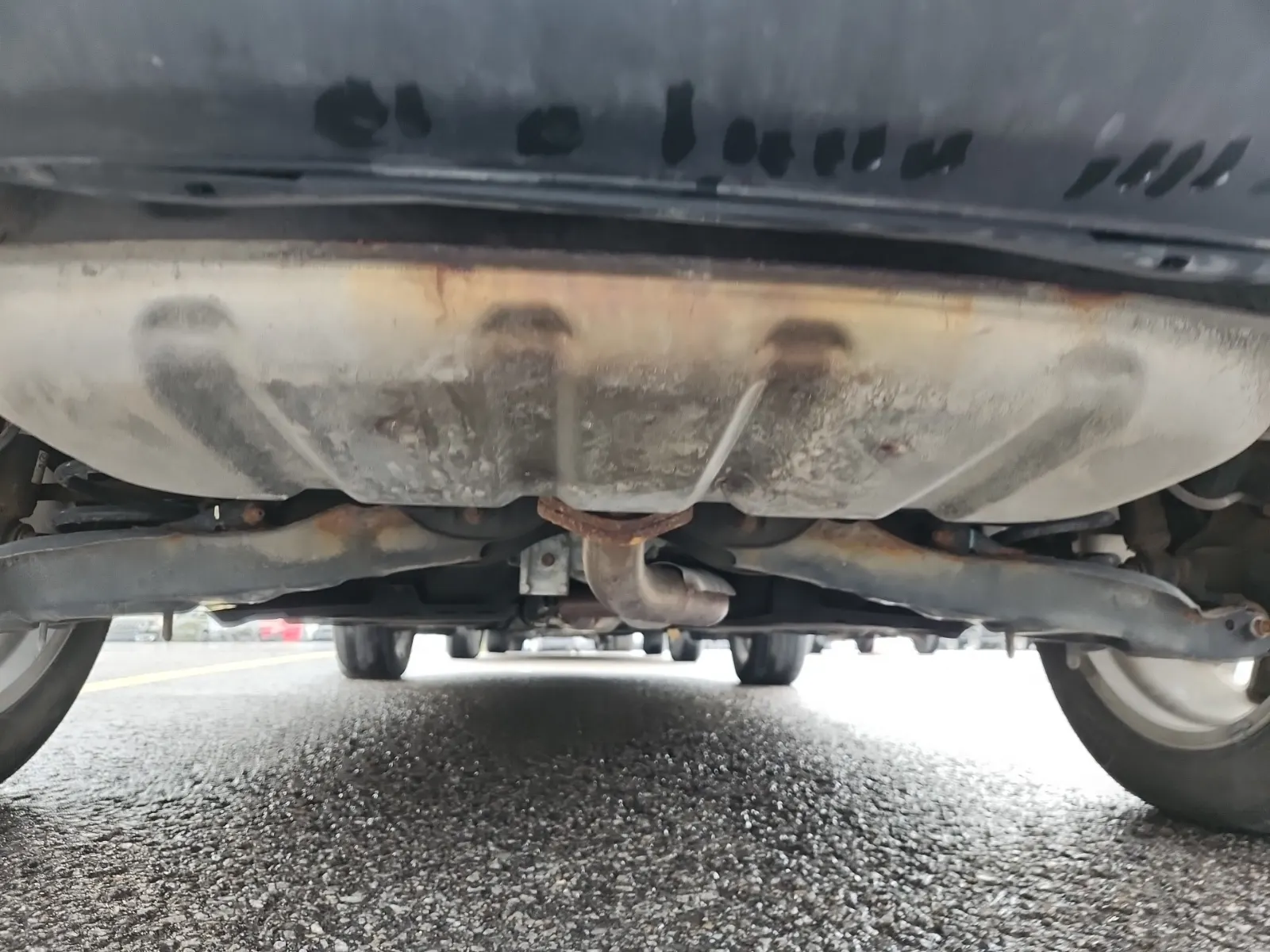 Undercarriage - Rear Photo