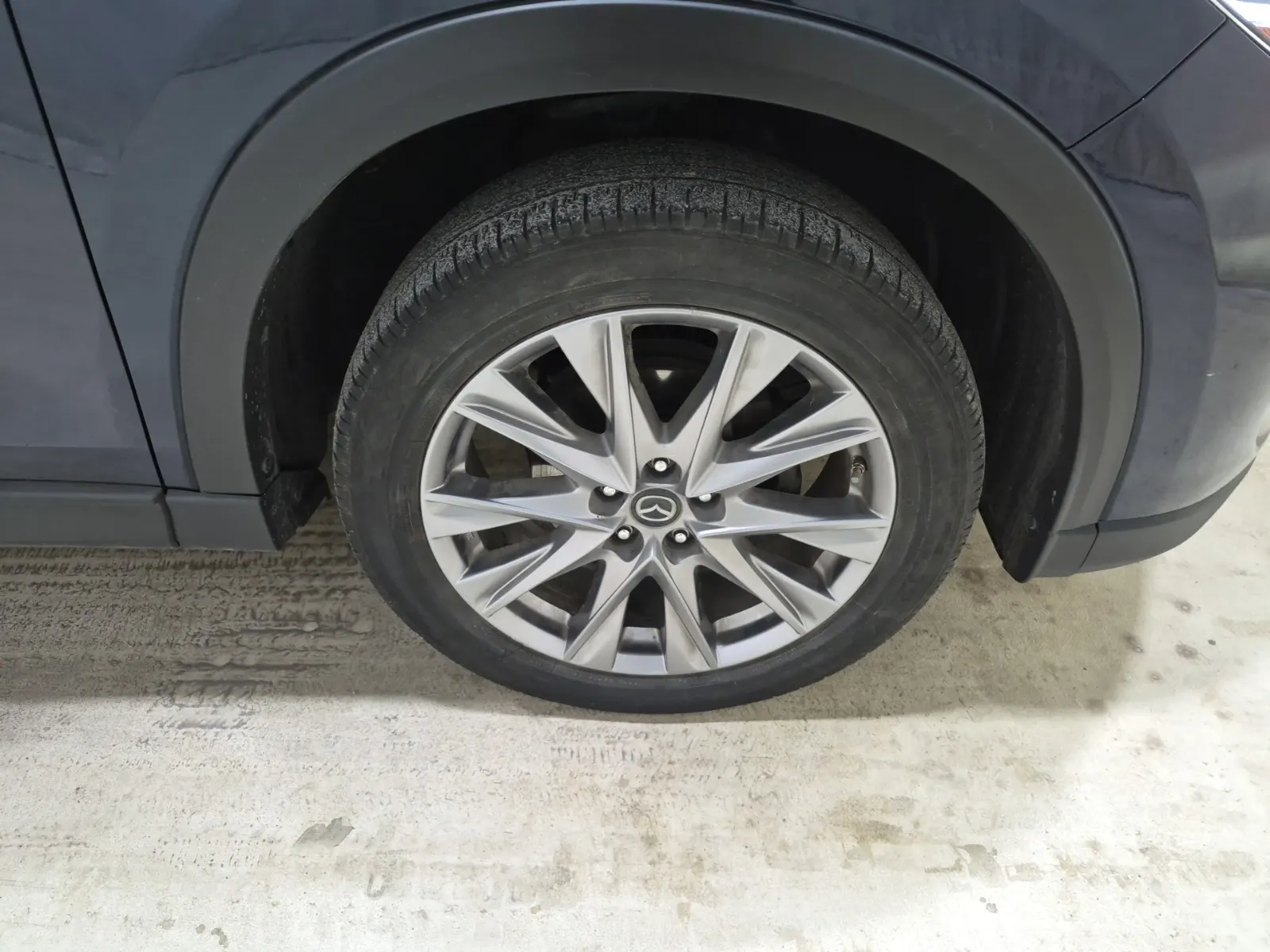 Right Front Wheel/Tire Photo