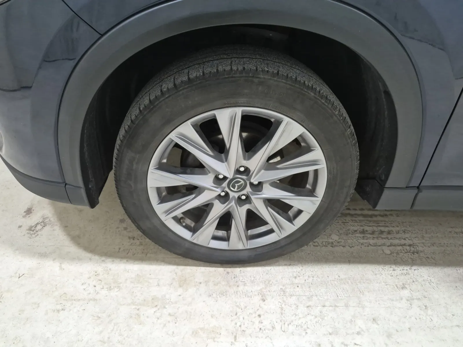 Front driver wheel/tire photo