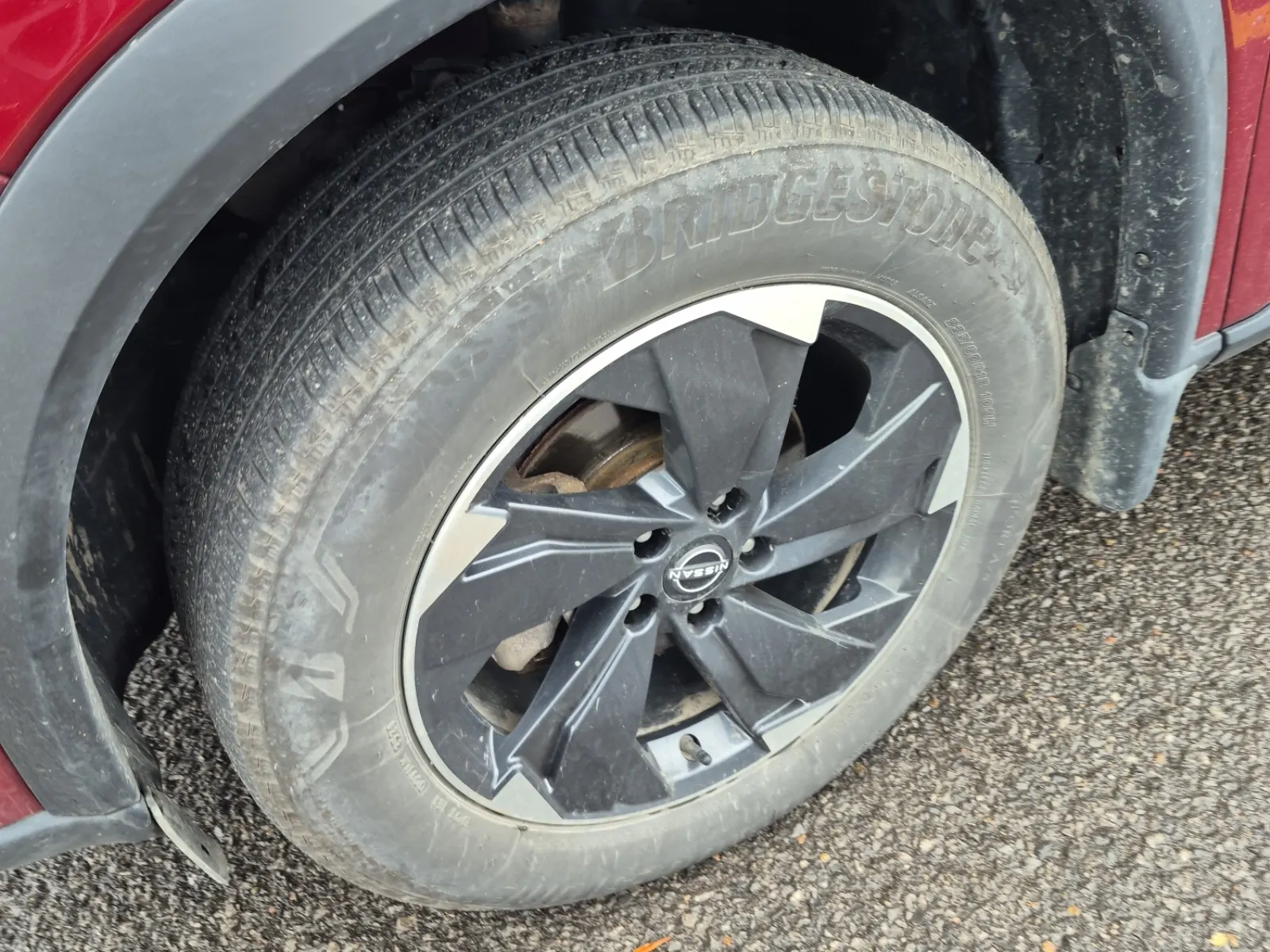 Front driver wheel/tire photo
