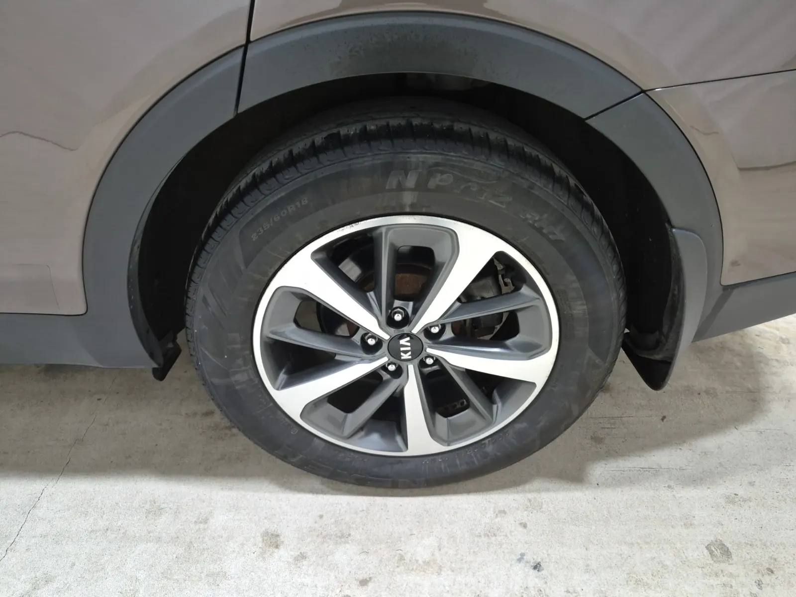 Left Rear Wheel/Tire Photo