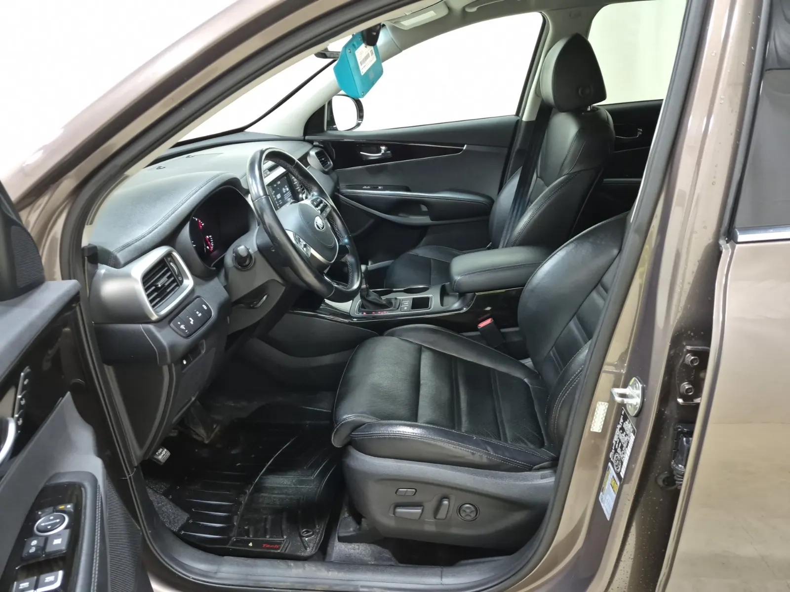 Front Interior Photo