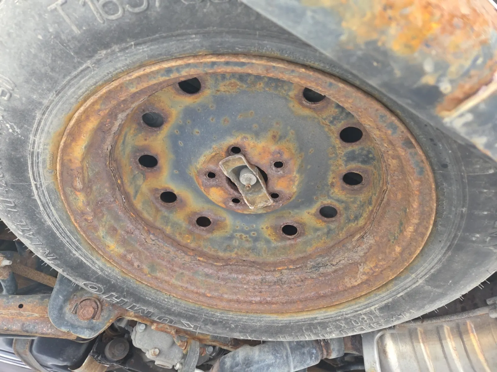 Spare Tire & Wheel Photo