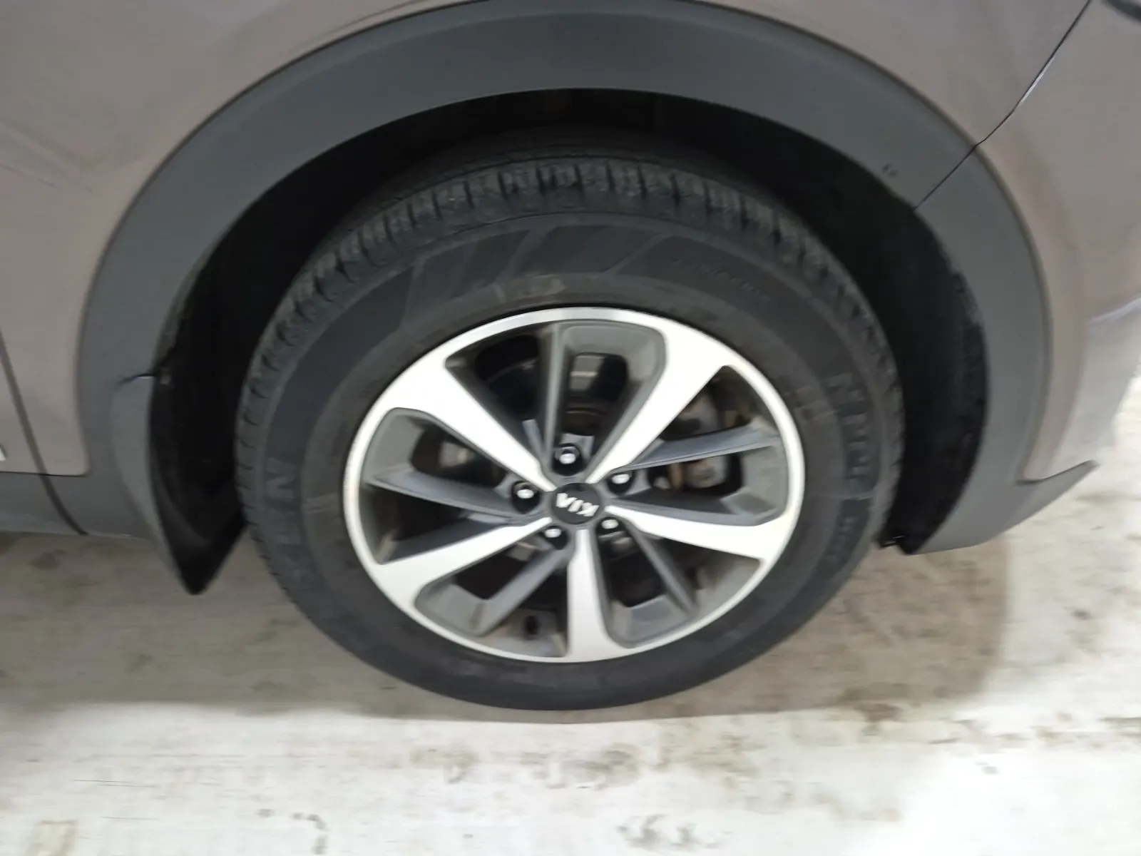 Right Front Wheel/Tire Photo