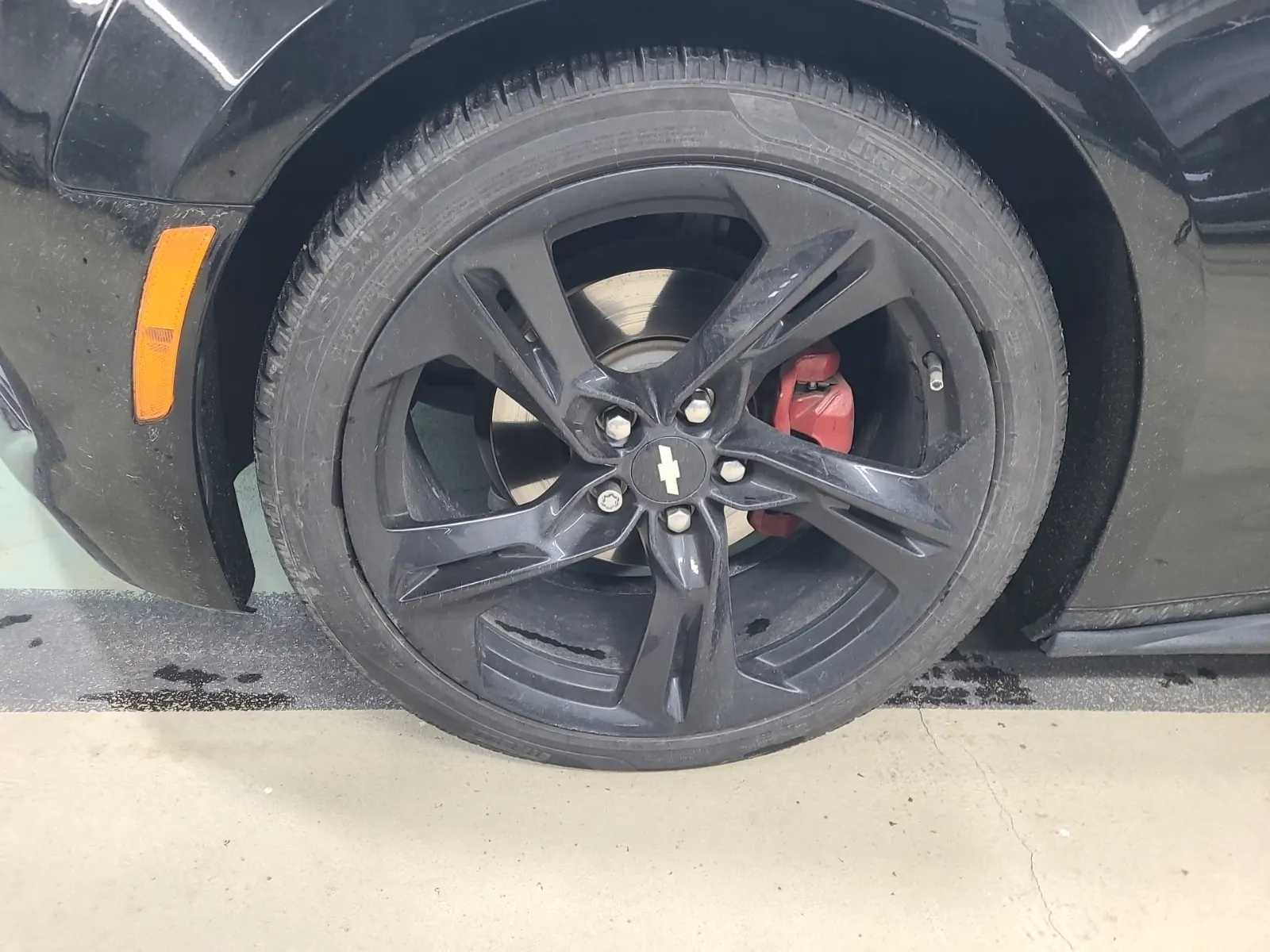 Front driver wheel/tire photo