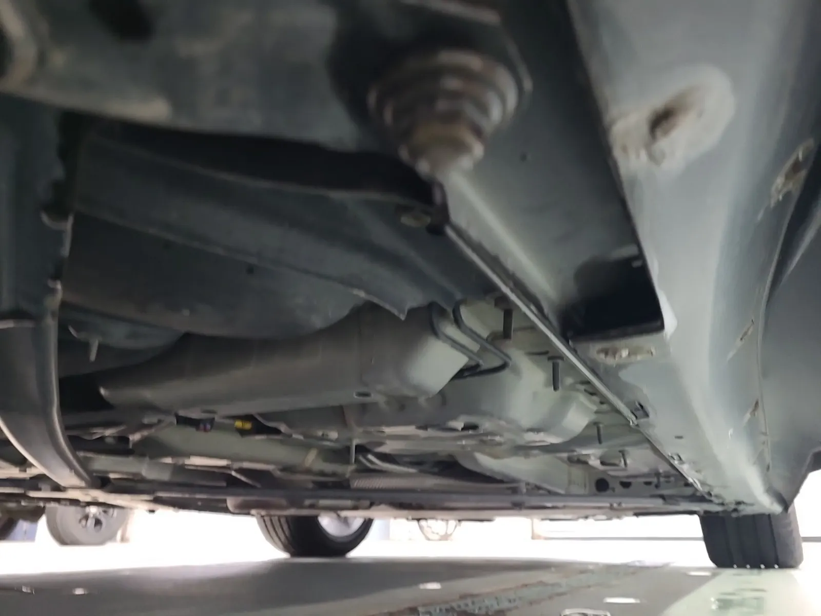 Undercarriage - Passenger Photo