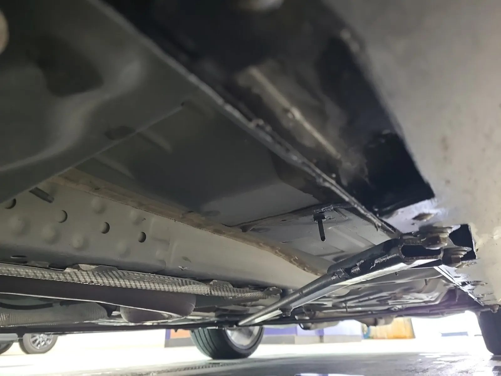Undercarriage - Driver Photo