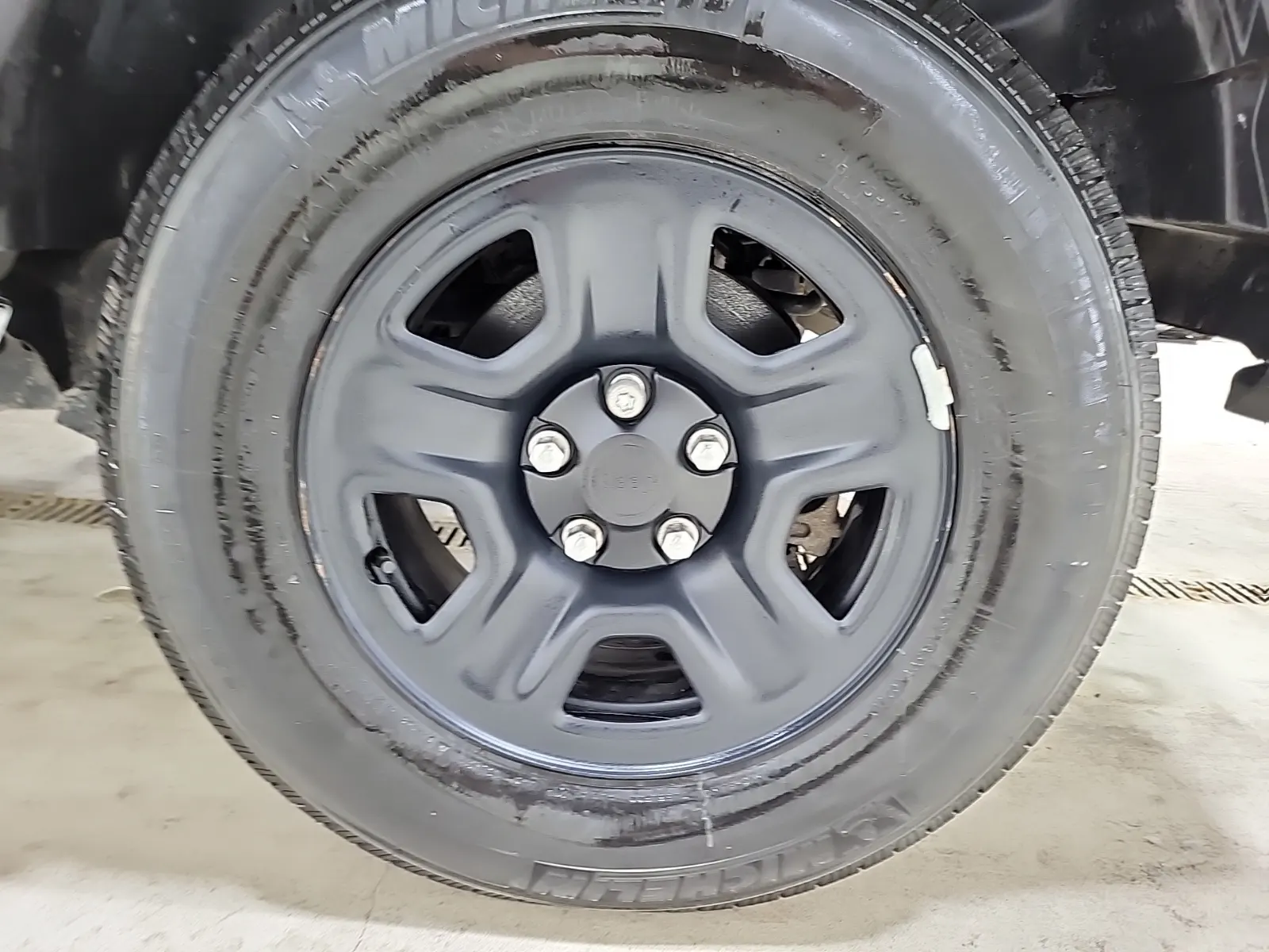 Left Rear Wheel/Tire Photo