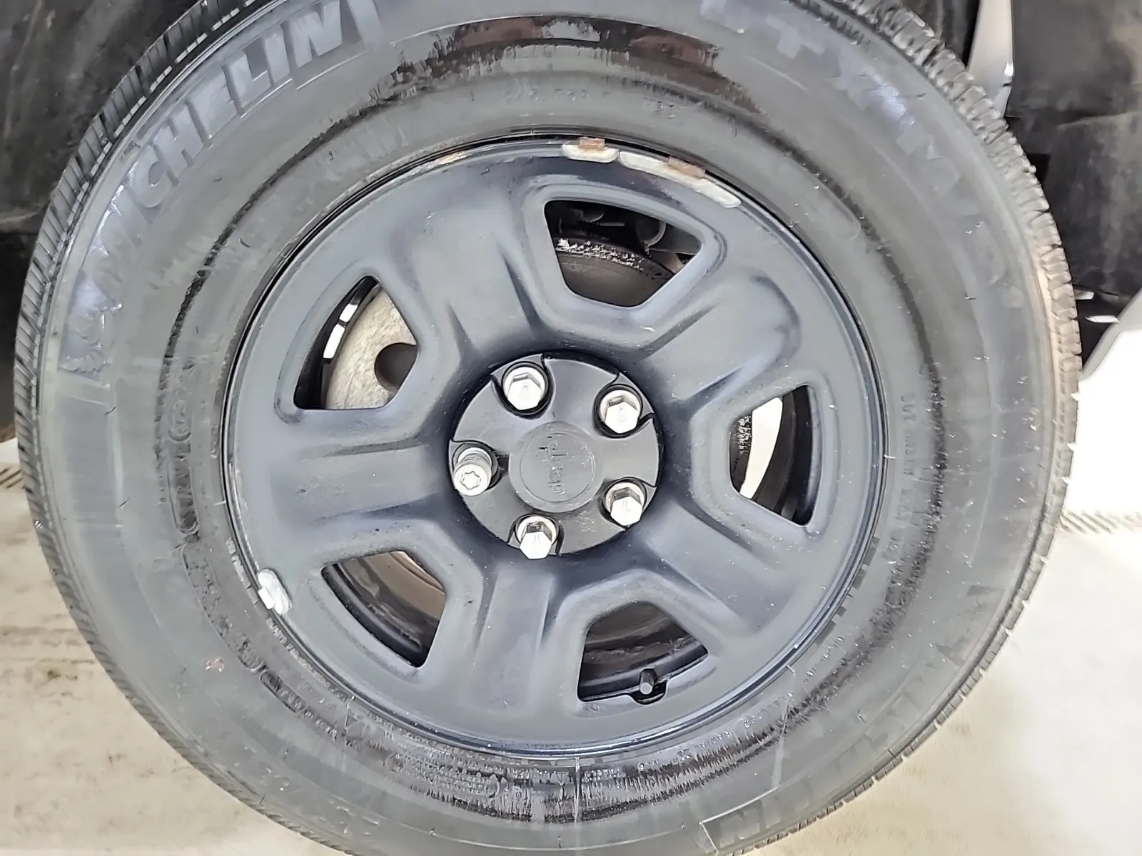 Right Front Wheel/Tire Photo