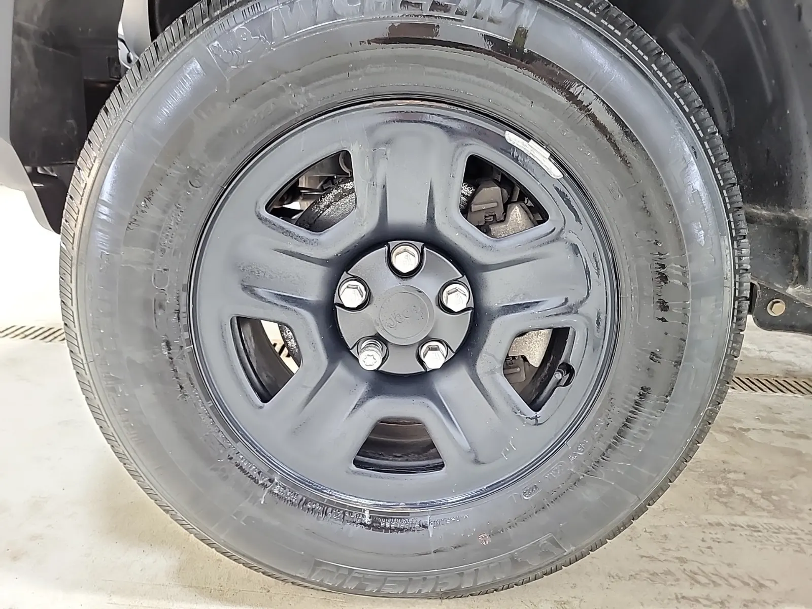 Front driver wheel/tire photo