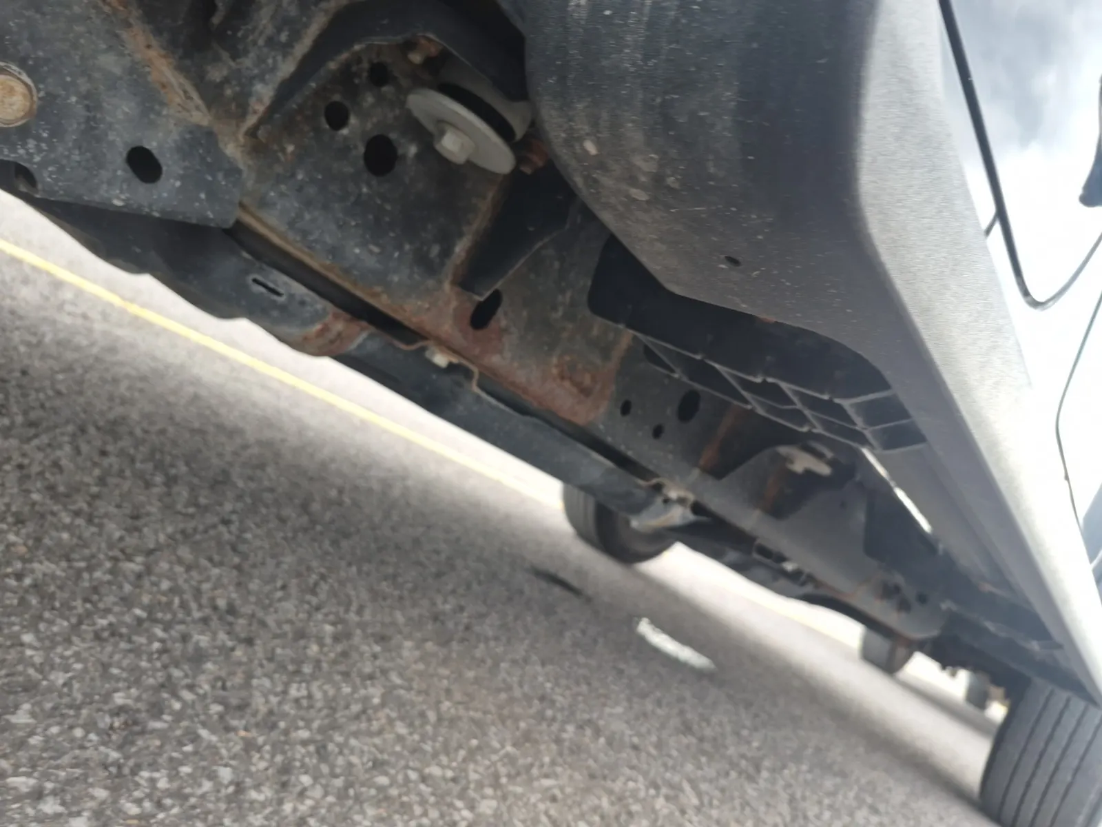 Undercarriage - Passenger Photo
