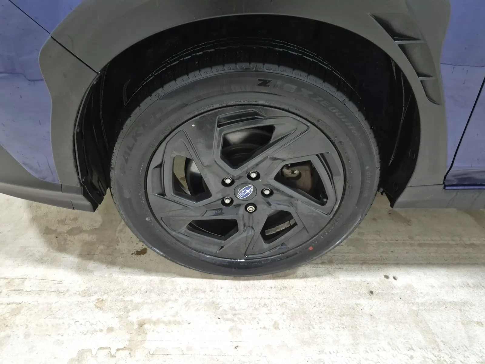 Front driver wheel/tire photo