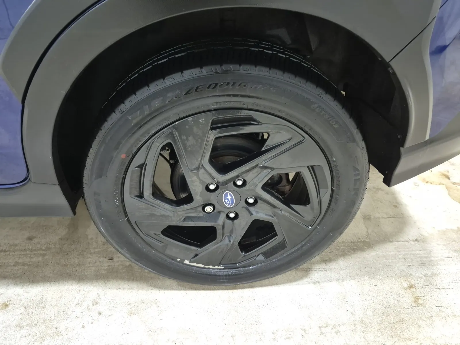 Left Rear Wheel/Tire Photo