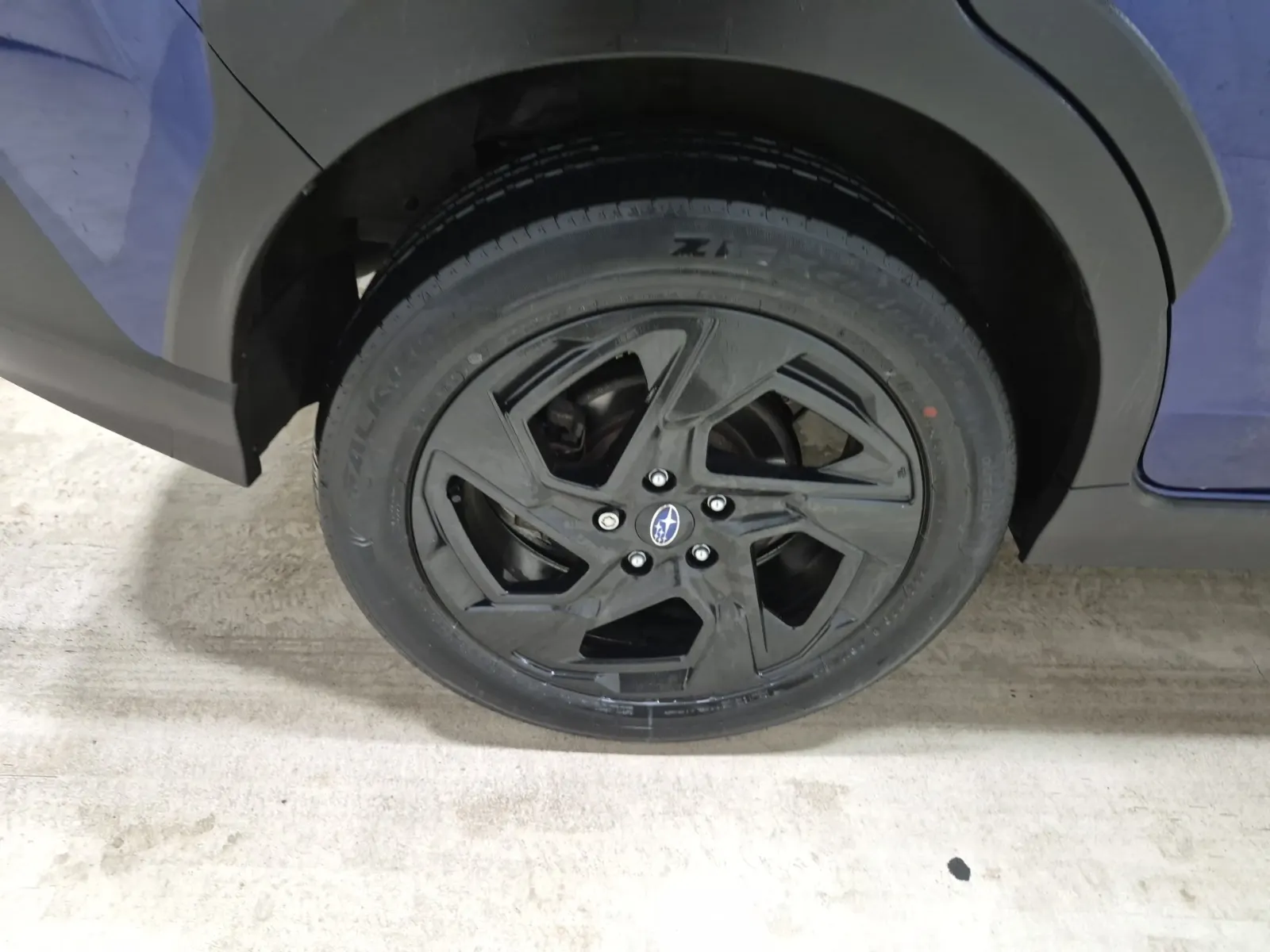 Right Rear Wheel/Tire Photo