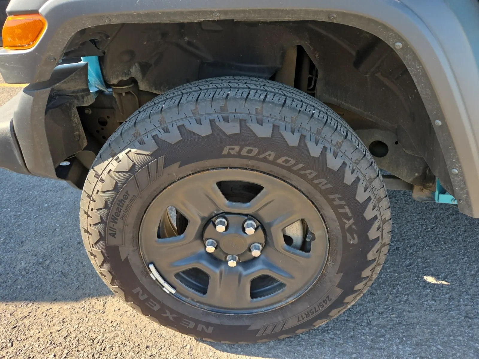 Front driver wheel/tire photo