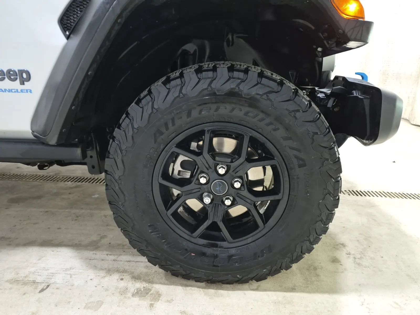 Right Front Wheel/Tire Photo