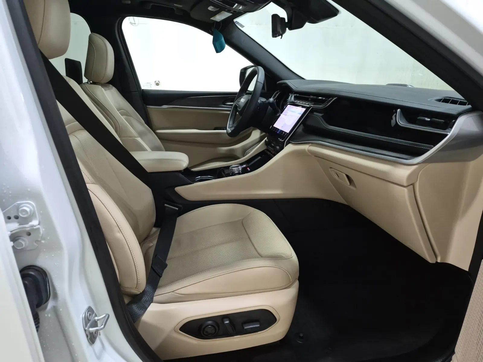 Right Side Interior Photo
