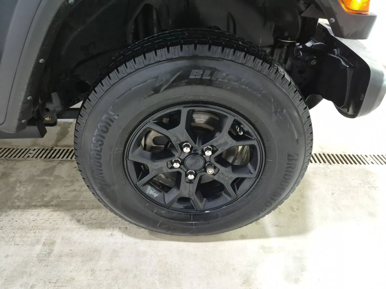 Right Front Wheel/Tire Photo