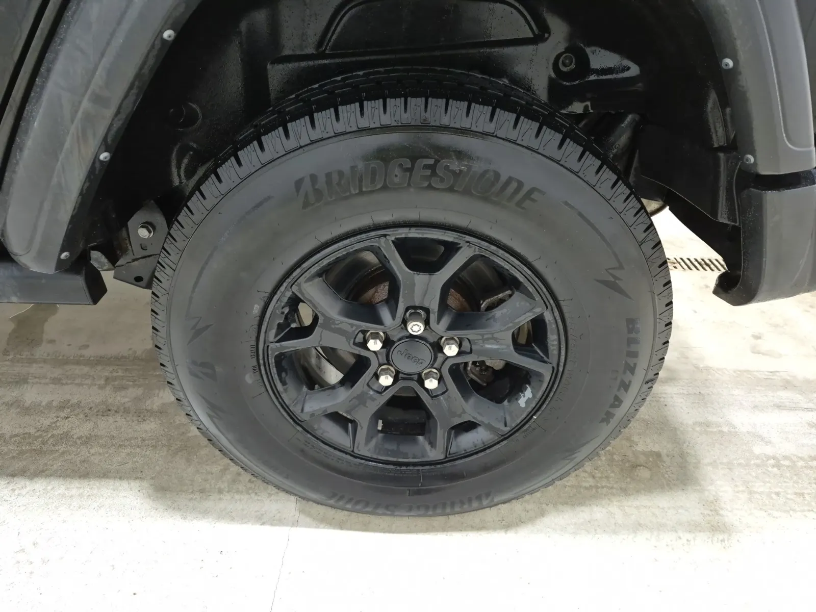Left Rear Wheel/Tire Photo