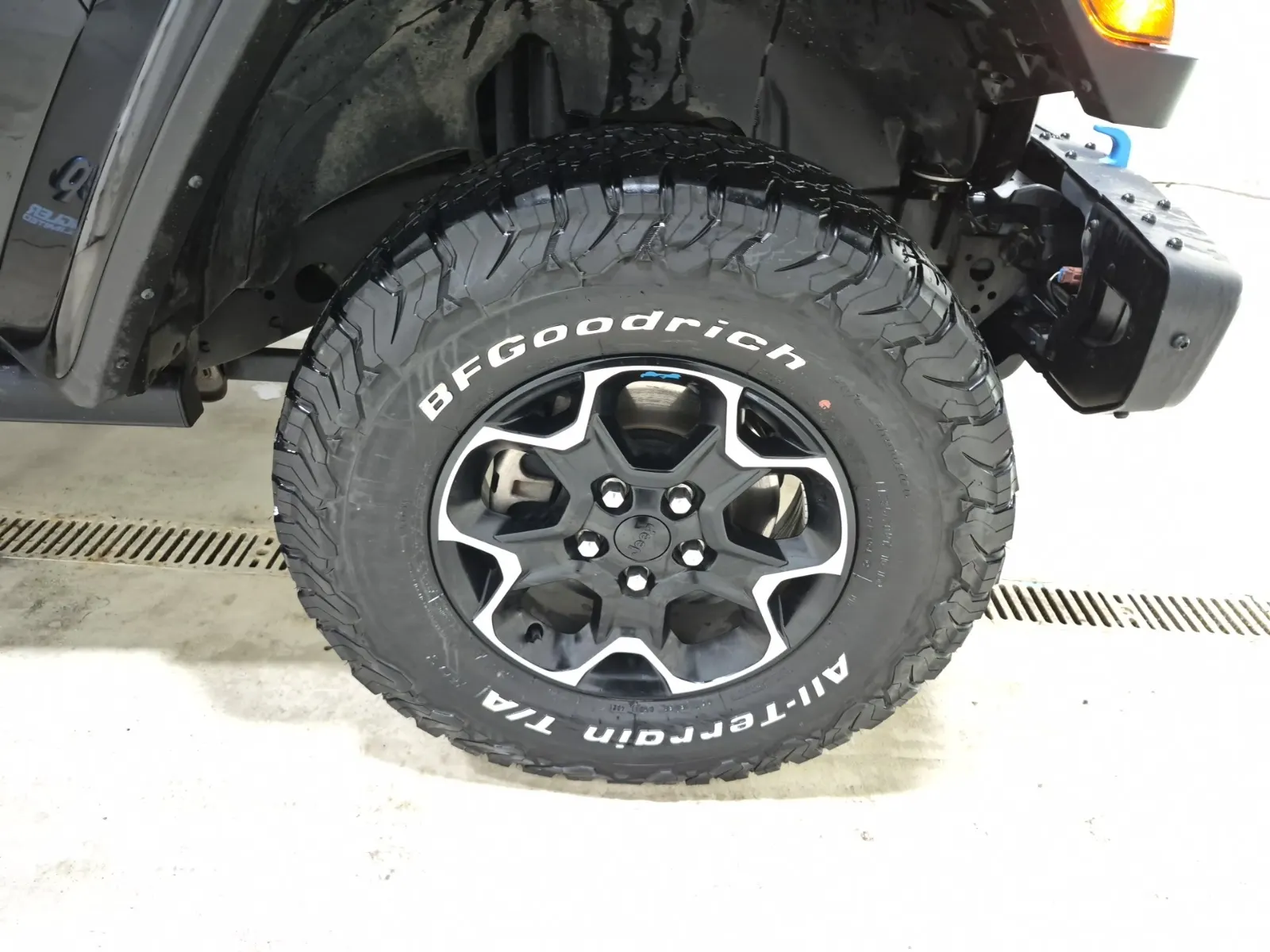 Right Front Wheel/Tire Photo